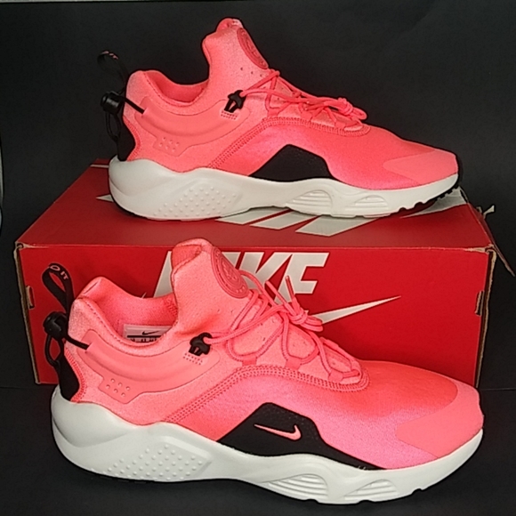 Nike Shoes - Nike Women's Air Huarache City Move Sneakers